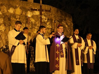 /Slike/250411 Križni put za mlade na Ksaveru/250411 Križni put za mlade na Ksaveru (25).JPG